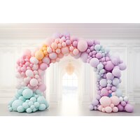 panou foto cu ghirlanda de baloane in culori pastelate si interiorul unei camere cu pereti decorativi albi