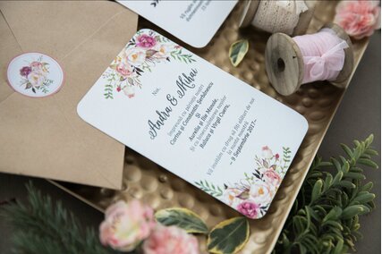 invitatie de nunta postcard cu trandafiri si frunze