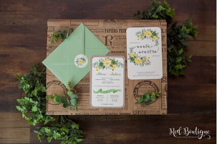 invitatie florala cu galben si verde cu textura deosebita