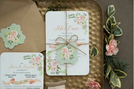 invitatie de nunta vintage cu plic kraft si legare cu biletel si sfoara