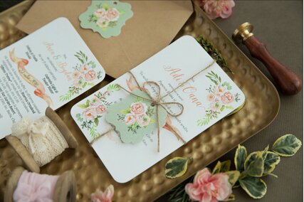 invitatie de nunta vintage cu plic kraft si legare cu biletel si sfoara invitatie de nunta vintage cu plic kraft si legare cu biletel si sfoara