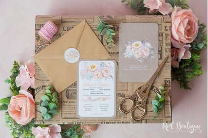 invitatie de nunta vintage cu bujori crem