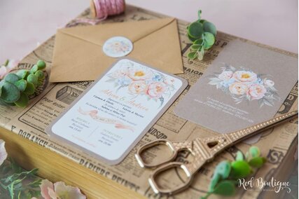 invitatie de nunta vintage cu bujori crem