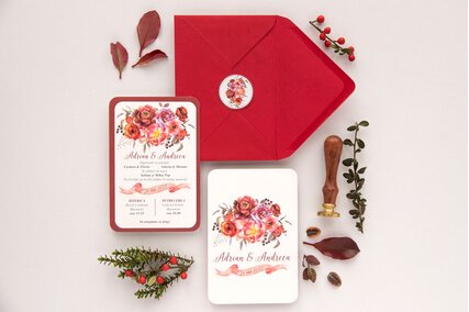 invitatie de nunta cu trandafiri si bujori rosii cu plic rosu