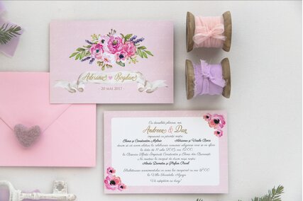 invitatie de nunta roz cu trandafiri si bujori