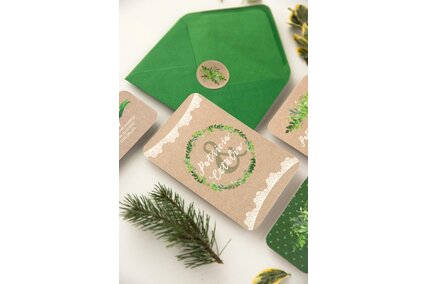 invitatie de nunta vintage cu frunze verzi si dantela