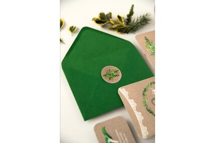 invitatie de nunta vintage cu frunze verzi si dantela