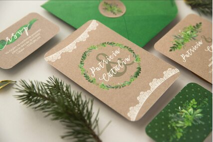 invitatie vintage cu verdeata si carton texturat vintage cu dantela