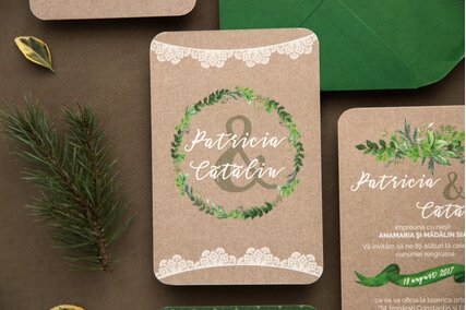 invitatie vintage cu verdeata si carton texturat vintage cu dantela