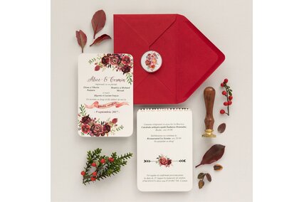 invitatie cu flori rosii si frunze cu plic rosu