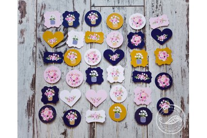 etichete personalizate albastru inchis si galben pentru candybar cu prajituri si dulciuri