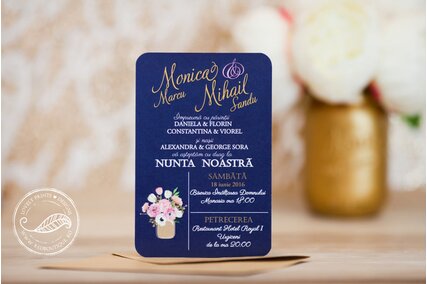 invitatie de nunta vintage postcard cu albastru inchis si flori cu text pe spate