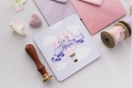 invitatie mov cu balon si panglica nume de botez