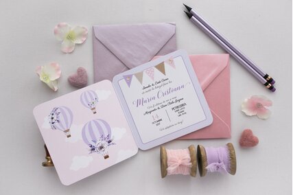 invitatie chic mov cu balon si panglica nume de botez