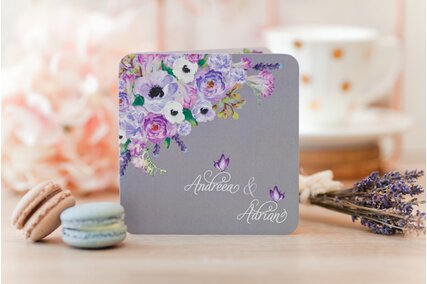 invitatie cu flori pictate in colt