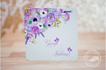 invitatie cu anemone si bujori roz pictati pe verde deschis