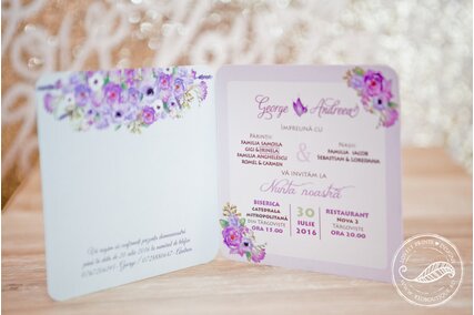 invitatie cu anemone si bujori roz pictati pe verde deschis
