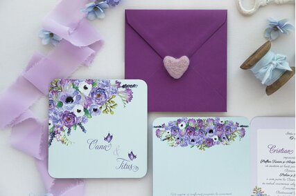 invitatie de nunta florala cu verde pastel si mov