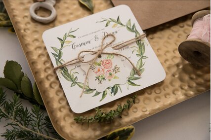 invitatie vintage cu frunze legata cu sfoara su biletel