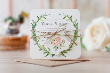 invitatie vintage cu carton texturat si legat cu sfoara natur