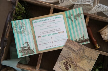 invitatie cu tema calatorii in forma de plic cu scris in interior