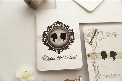 invitatie clasic eleganta cu culori pastelate crem