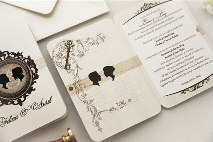 invitatie clasic eleganta cu culori pastelate crem