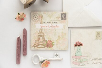 invitatie vintage cu paris si flori