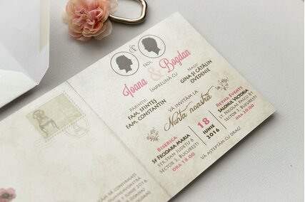 invitatie de nunta cu tema paris si trandafiri rosi