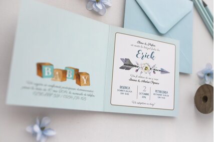 invitatie de botez pentru baieti cu albastru