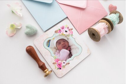 invitatie cu poza bebelus si rama cu flori rozinvitatie cu poza bebelus si rama cu flori roz