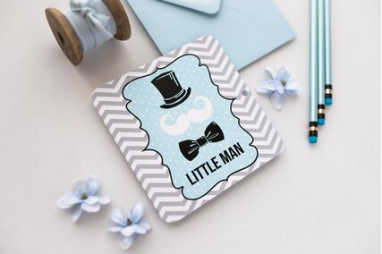 invitatie eleganta cu papion si job in dungi cu albastru si griinvitatie eleganta cu papion si job in dungi cu albastru si gri