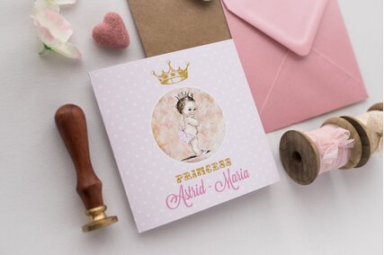 invitatie botez pentru printese roz si plic roz sau kraft