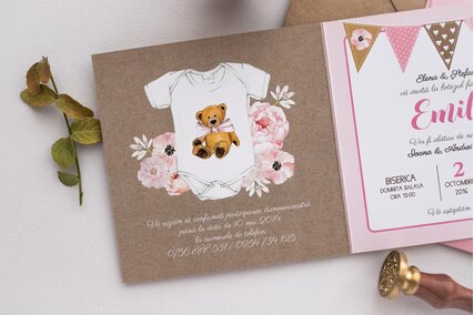 invitatie de botez cu ursulet roz