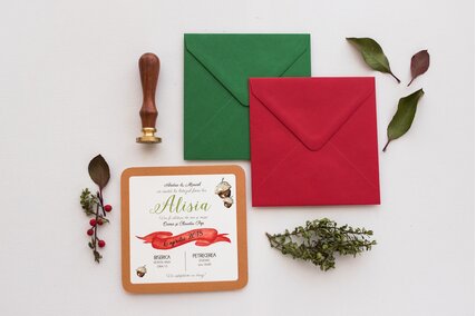 invitatie de botez cu plicuri colorate verzi si rosu