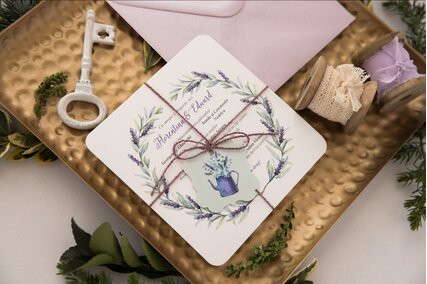 invitatie vintage cu sfoara si lavanda mov cu frunze