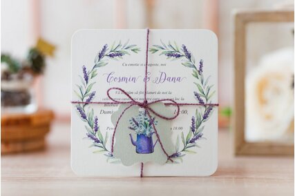 invitatie vintage cu sfoara si lavanda mov cu frunze