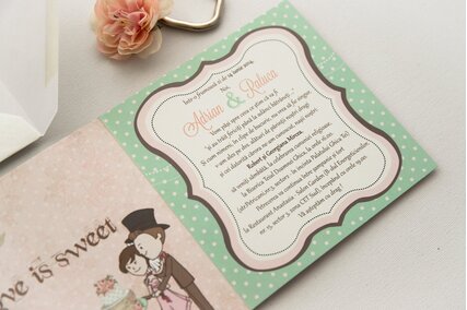 invitatie patrata chic cu roz si verde cu desen miri