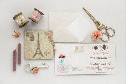 invitatie vintage patrata cu paris si trandafiri