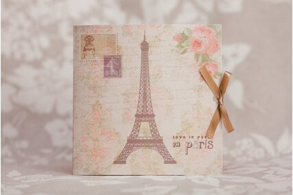 invitatie cu paris si trandafiri legata cu fundita