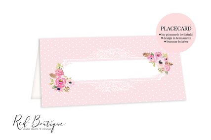 placecard roz cu nume invitat si flori roz pe margine