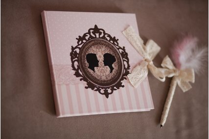 guestbook pentru ganduri si urari ale invitatilor de la nunta