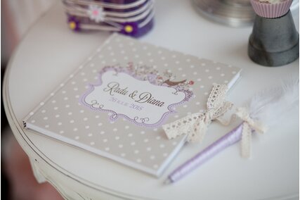 carte pentru oaspeti personalizata cu foi albe pentru gandurile invitatilor la nunta