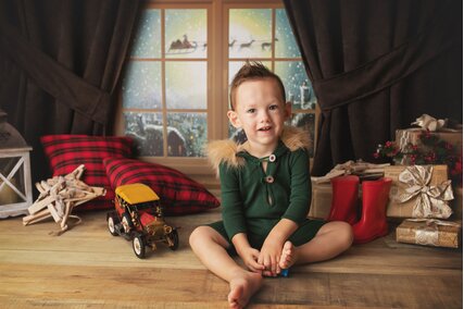 poze de craciun in fata ferestrei