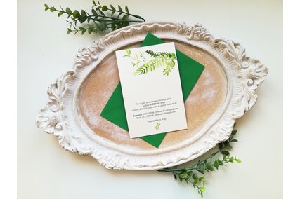 invitatie de nunta cu frunze tropicale verzi