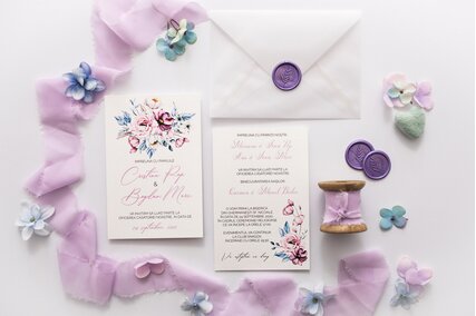 invitatie de nunta cu plic de calc si sigiliu de ceara mov
