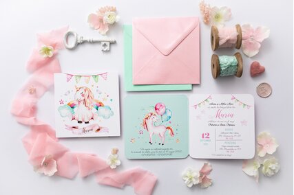 invitatie-botez-fetita-cu-unicorni-roz