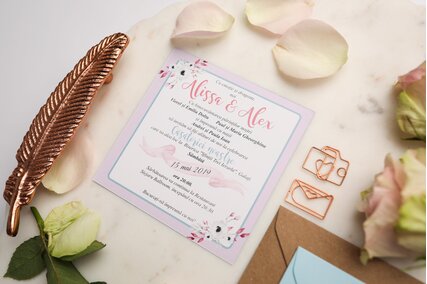 invitatie de nunta roz cu albastru si flori