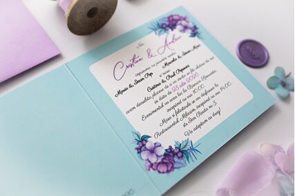 invitatie mint cu flori mov