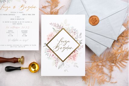 invitatie de nunta florala cu roz si verde pastel
